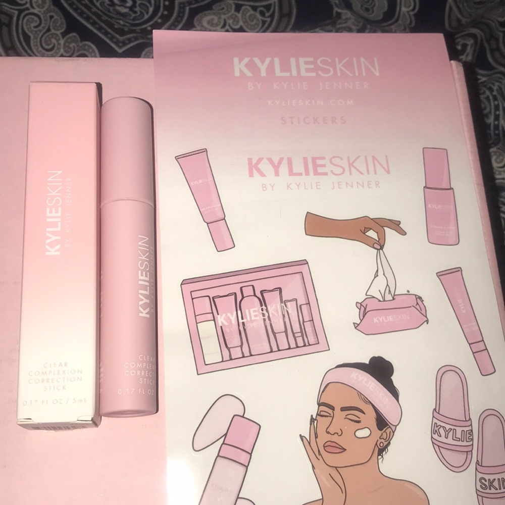 Kylie skin clear complexion stick. - Picture 1 of 2